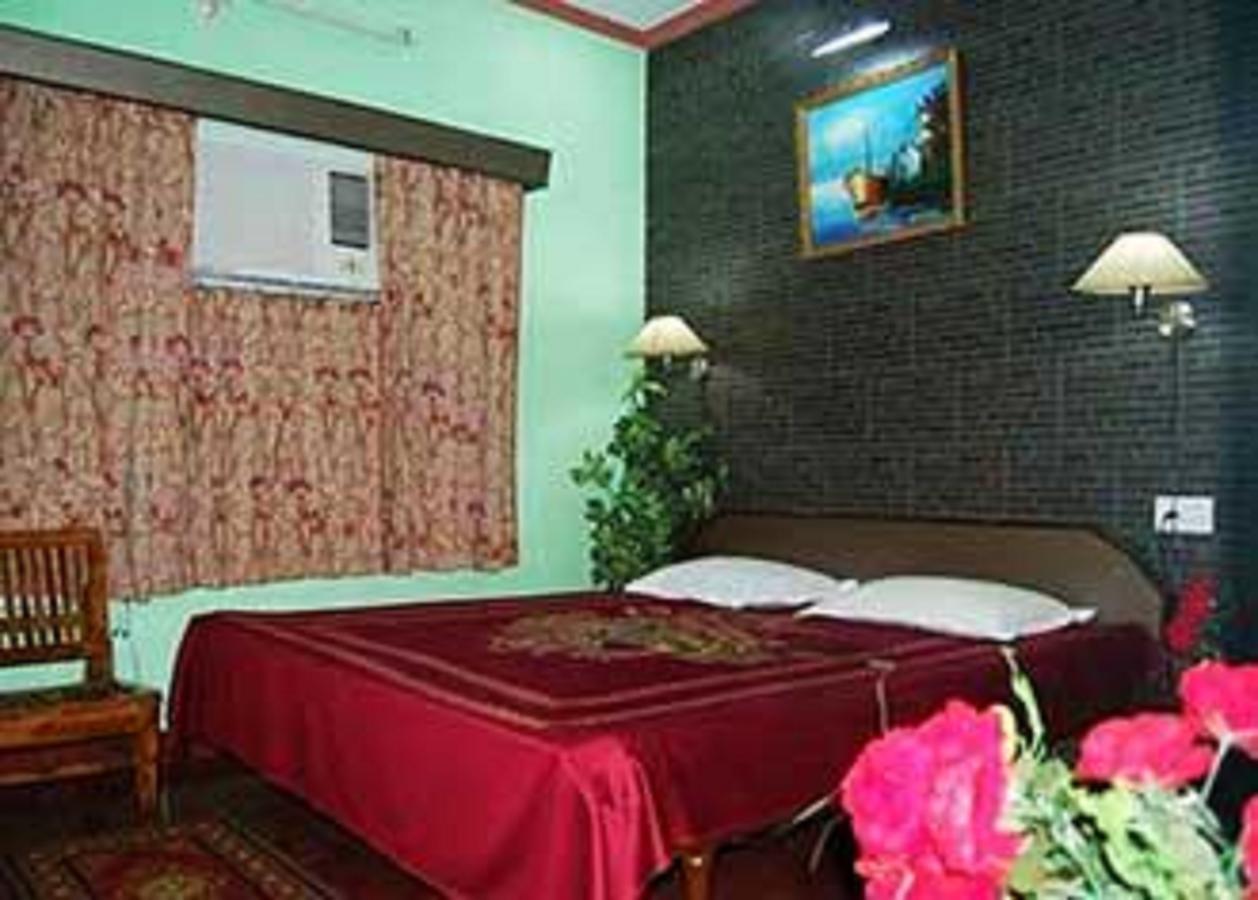 Hotel Vatika Далхаузи Екстериор снимка
